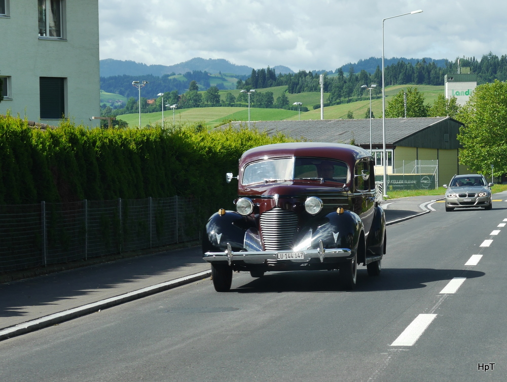 Schnappschuss eines Unbekanten Oldtimer unterwegs bei Ruswil am 24.08.2014