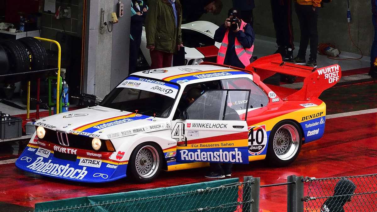 Schnitzer BMW 320 Turbo, DRM 1979, Manfred Winkelhock, DRM ist die Vorgängerserie der DTM, beim Spa Six Hours am 1.10.2022 bei Regen von der Haupttribün
