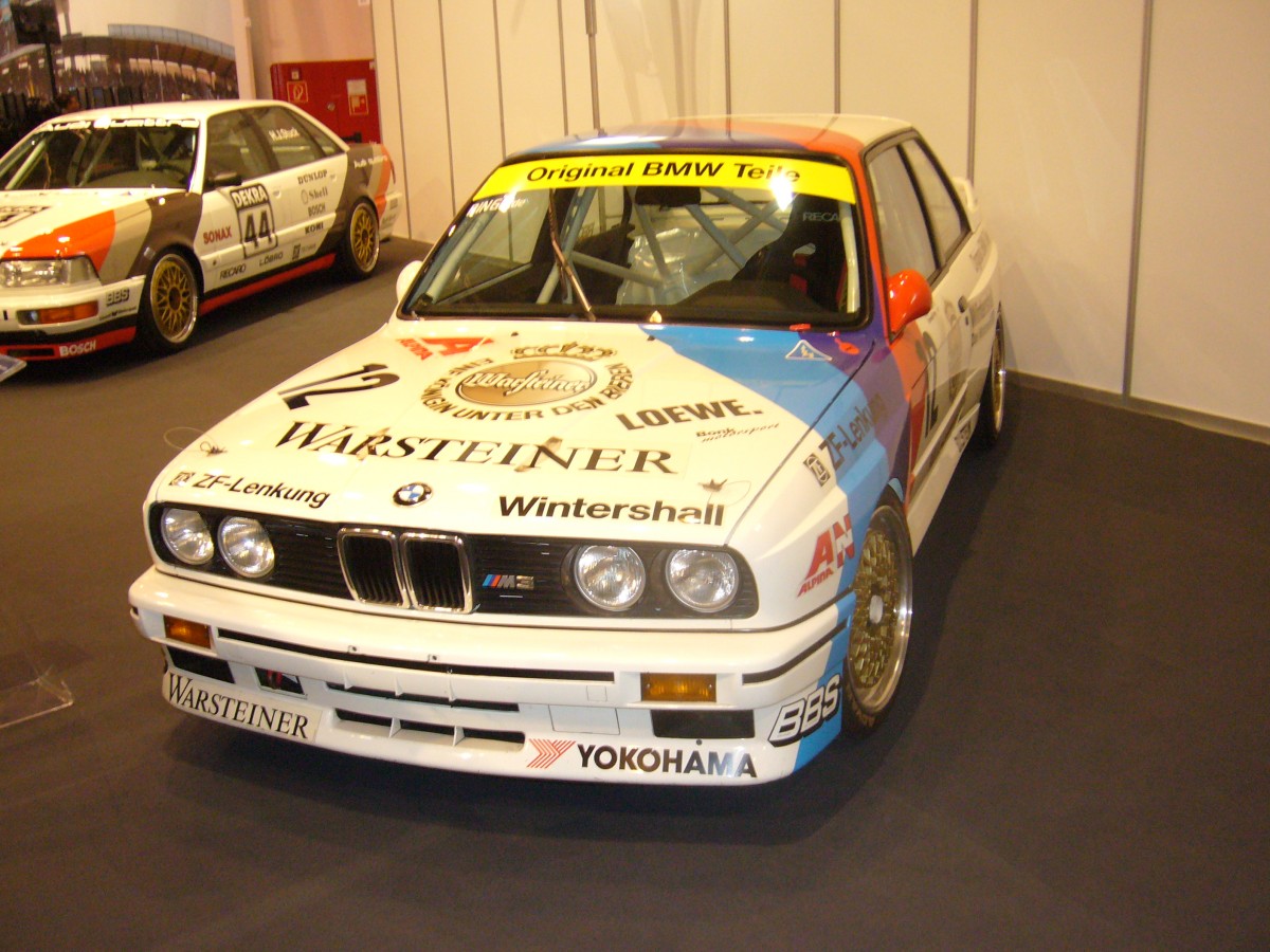 Schnitzer BMW M3 Evolution. Mit diesem M3 gewann der Venezianer Roberto Ravaglia in der DTM-Saison 1989 die Meisterschaft. Der 4-Zylinderreihenmotor leistet 320 PS aus 2.332 cm³ Hubraum. Essen Motorshow am 05.12.2013.