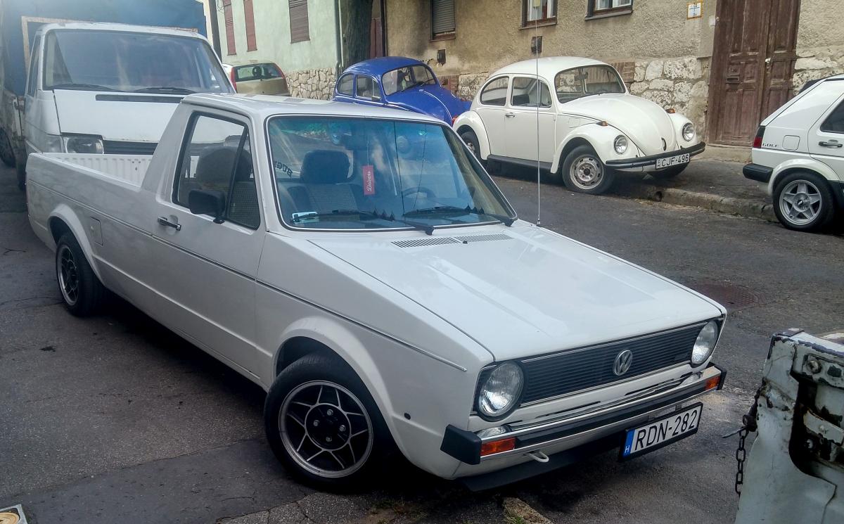 Schön restaurierter VW Caddy, aufgenommen in Sommer, 2019 (Pécs-HU)