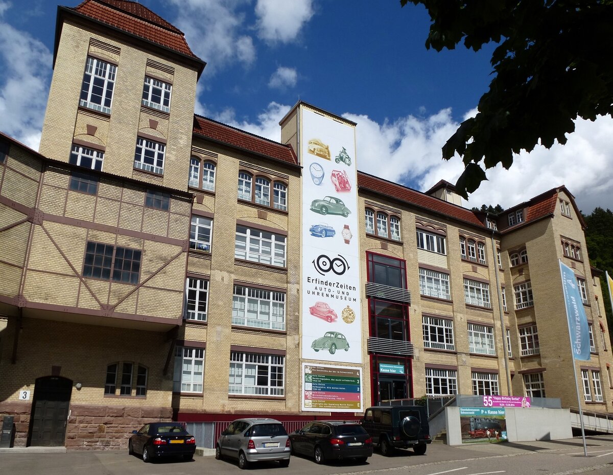 Schramberg im Schwarzwald, in diesem denkmalgeschützen Industriebau aus dem 19.Jahrhundert befindet sich das Auto-und Uhrenmuseum, wurde 2010 eröffnet, Aug.2014