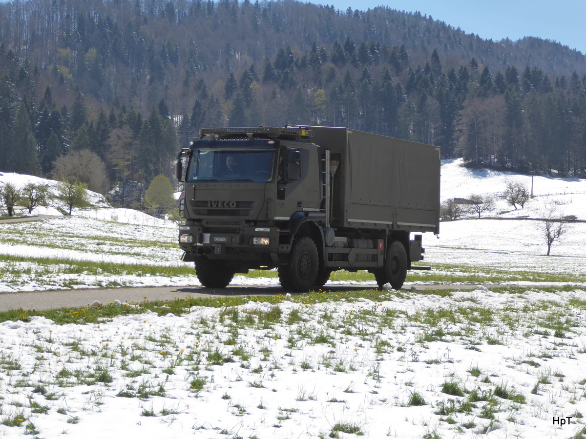 Schweizer Militär - IVECO unterwegs am Scheltenpass am 29.04.2017