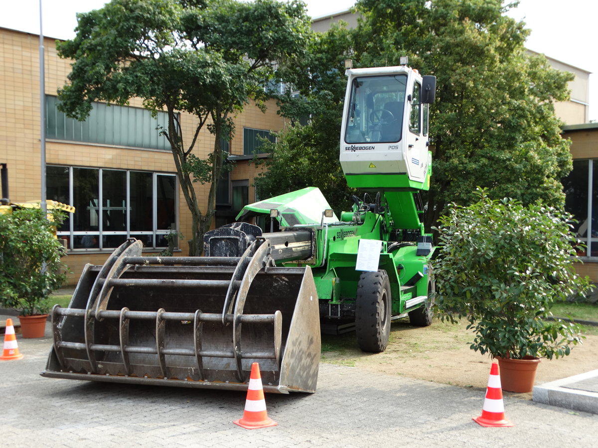 Sennebogen Teleskoplader der Stadt Hanau am 26.08.17 beim Tag der offenen Tür