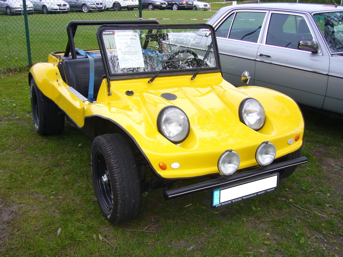 Siegel Ruska Buggy aus dem Jahr 1977. Aufgebaut wurde dieser Buggy auf der verkürzten Bodenplatte eines VW-Käfer, dessen 4-Zylinderboxermotor er auch trägt. Durch einige Leistungssteigerungen leistet der Motor hier 60 PS. Oldtimertreffen Hörstel-Riesenbck am 01.05.2017.