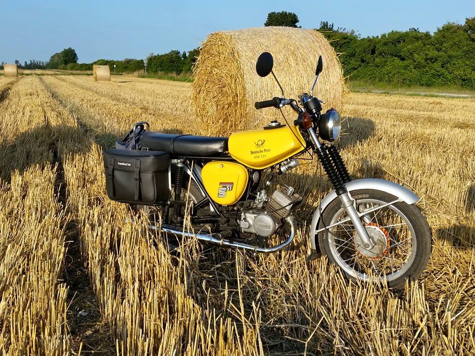SIMSON S51 B2-4 Baujahr 1981 der DDR Deutsche Post (Fernmeldedienst)

Felder Emden(Ostfriesland) Juli 2015