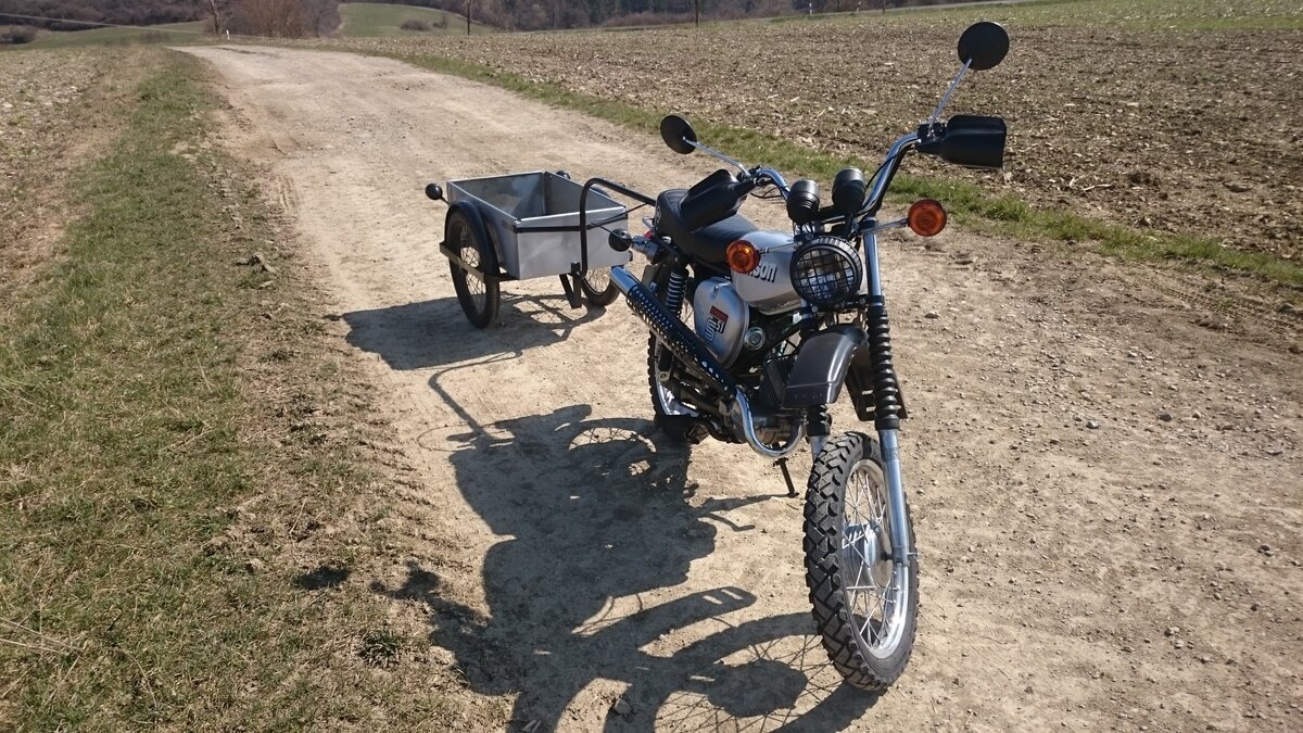 simson s51 enduro mit MKH/M3 anhänger. Aufgenommen am 08.04.2021