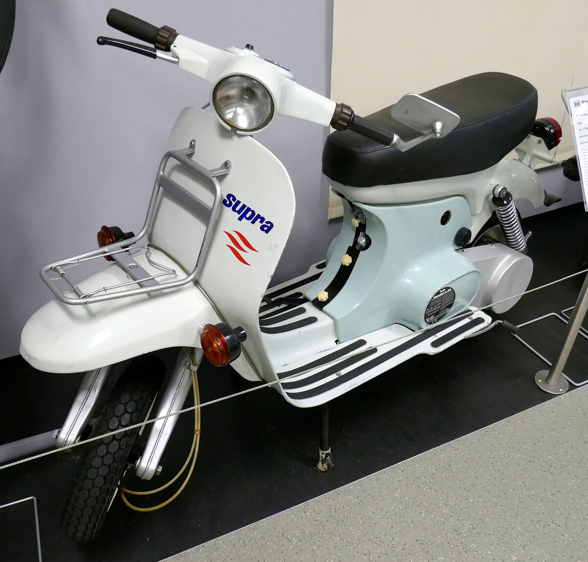 Simson Supra, Prototyp eines Nachfolgemodells für den Kleinroller  Schwalbe , Baujahr 1969, 50ccm, 2-Takt, 3,6PS, Automatikgetreibe, keine Serienfertigung, Fahrzeugmuseum Suhl, April 2025
