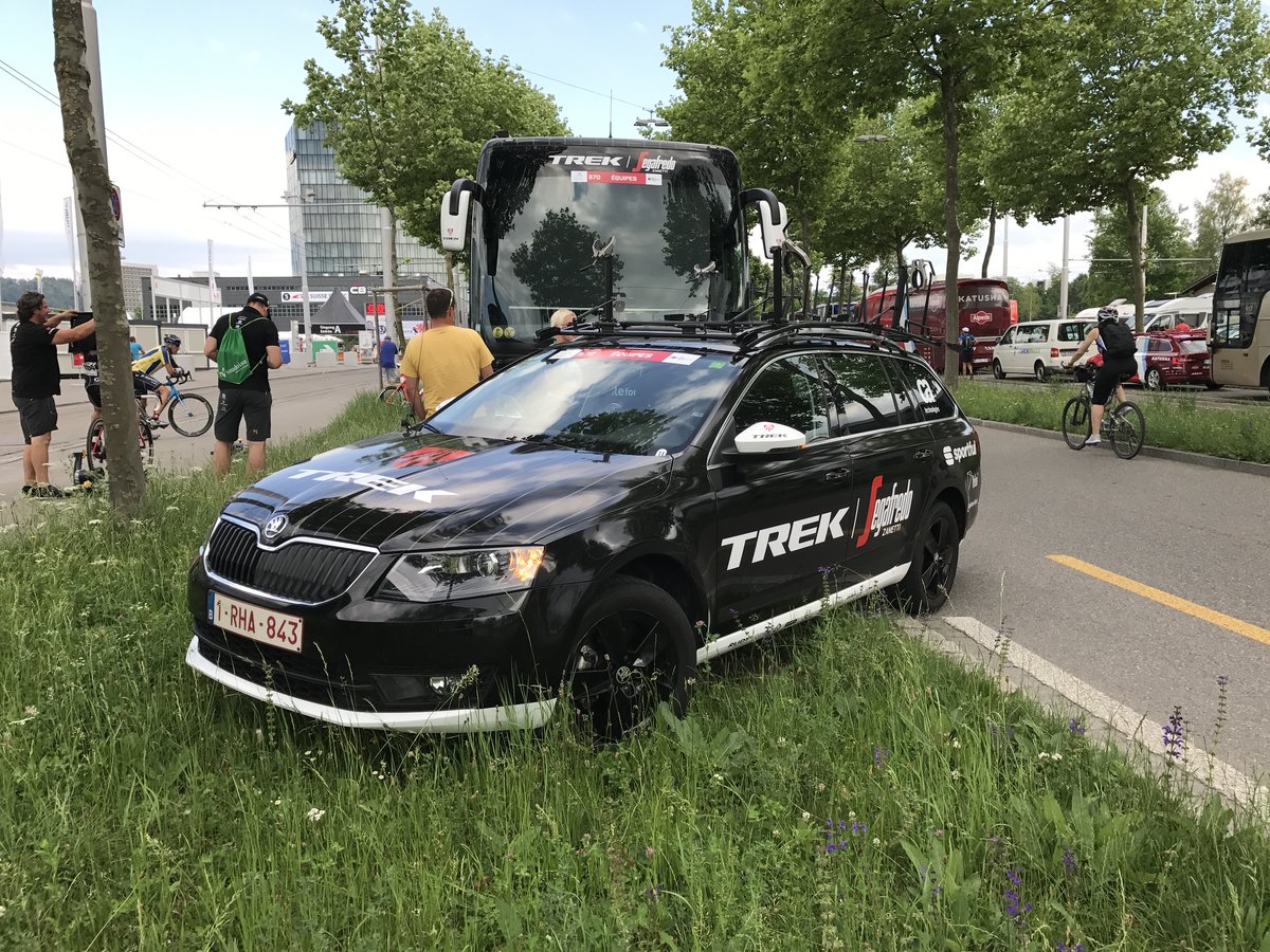 Skoda Begleitfahrzeug des Tour de Suisse Team Trek / Sagfredo am 12.6.17 in Bern.