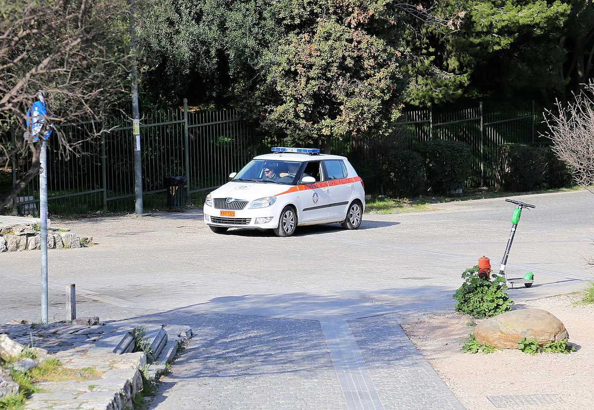 Skoda Fabia der Stadtpolizei Athen unterhalb der Akropolis am 6.3.2020.
