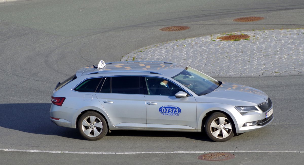 Skoda Superb Combi als Taxi am 05.09.16 in Trondheim (NOR)