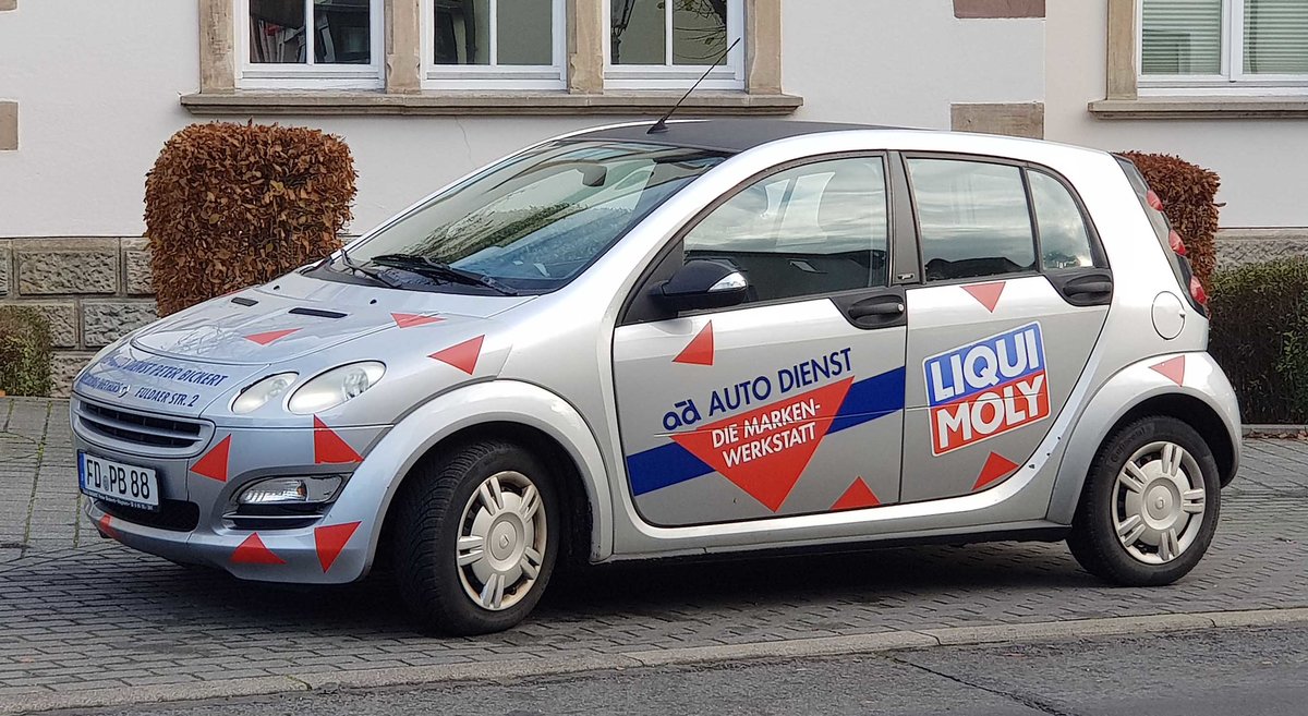 =Smart for four vom Autohaus BICKERT steht an der Zulassungsstelle in Hünfeld, 11-2020