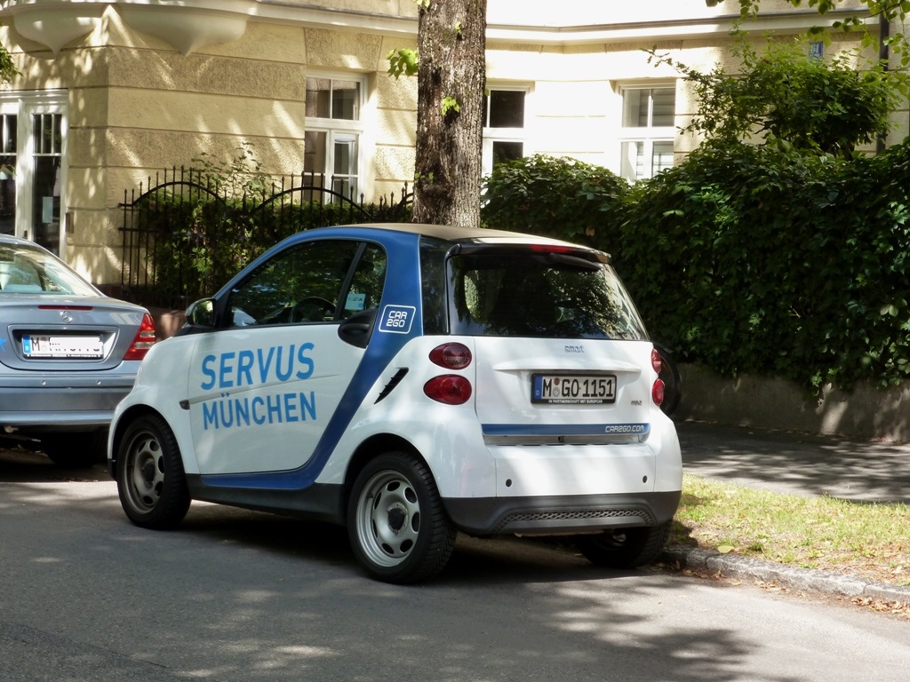 SMART for two  (A 451 2. Facelift) weiß blau CAR2GO SERVUS MÜNCHEN 27,08,2015