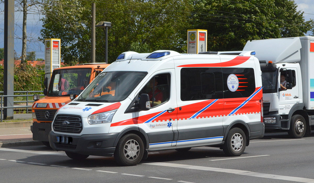 Spree Ambulance GmbH u. Co. KG aus Berlin Marzahn mit einem FORD TRANSIT Krankentransporter am 29.07.20 Berlin Marzahn.
