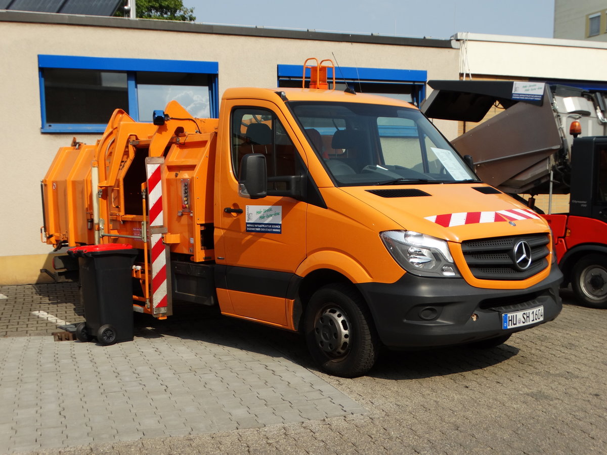 Stadt Hanau Mercedes Benz Sprinter Müllwagen am 26.08.17 beim Tag der offenen Tür
