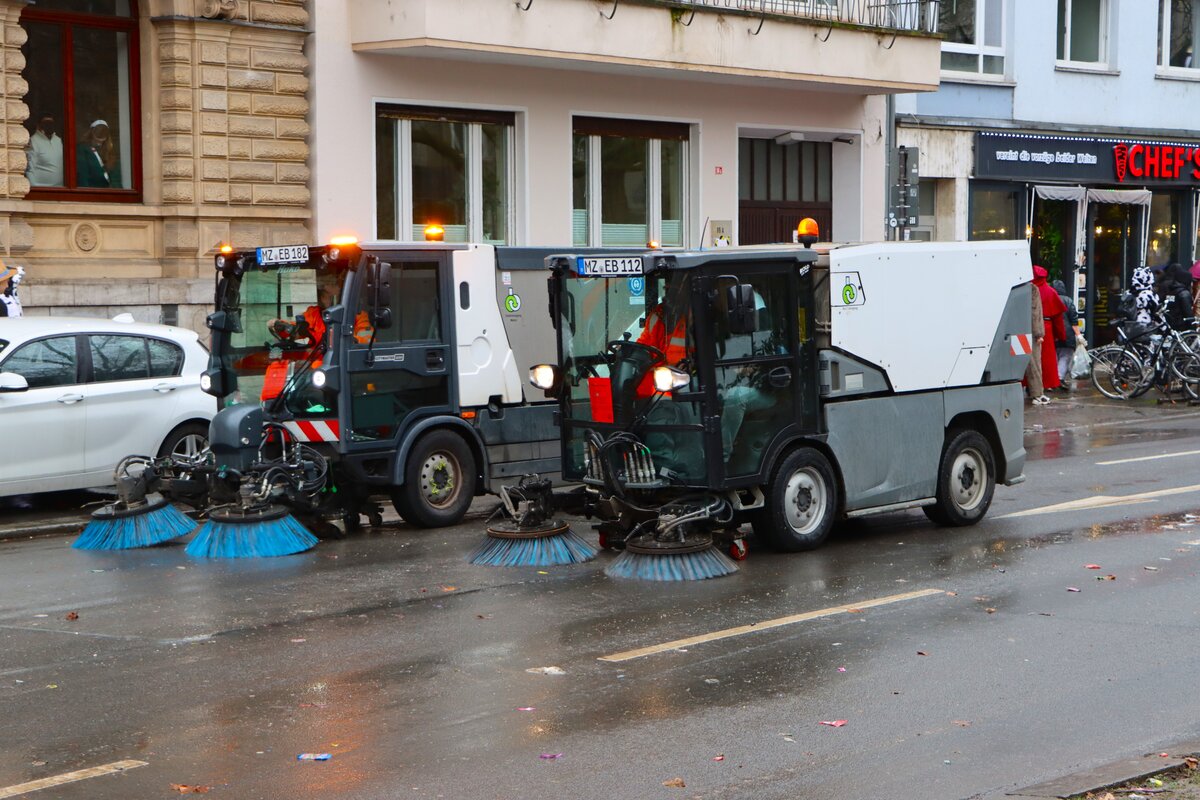 Stadtreinigung Mainz Mini Kehrmaschinen am 16.02.26 in Mainz am Rosenmontag bei den Aufräumarbeiten nach dem Umzug
