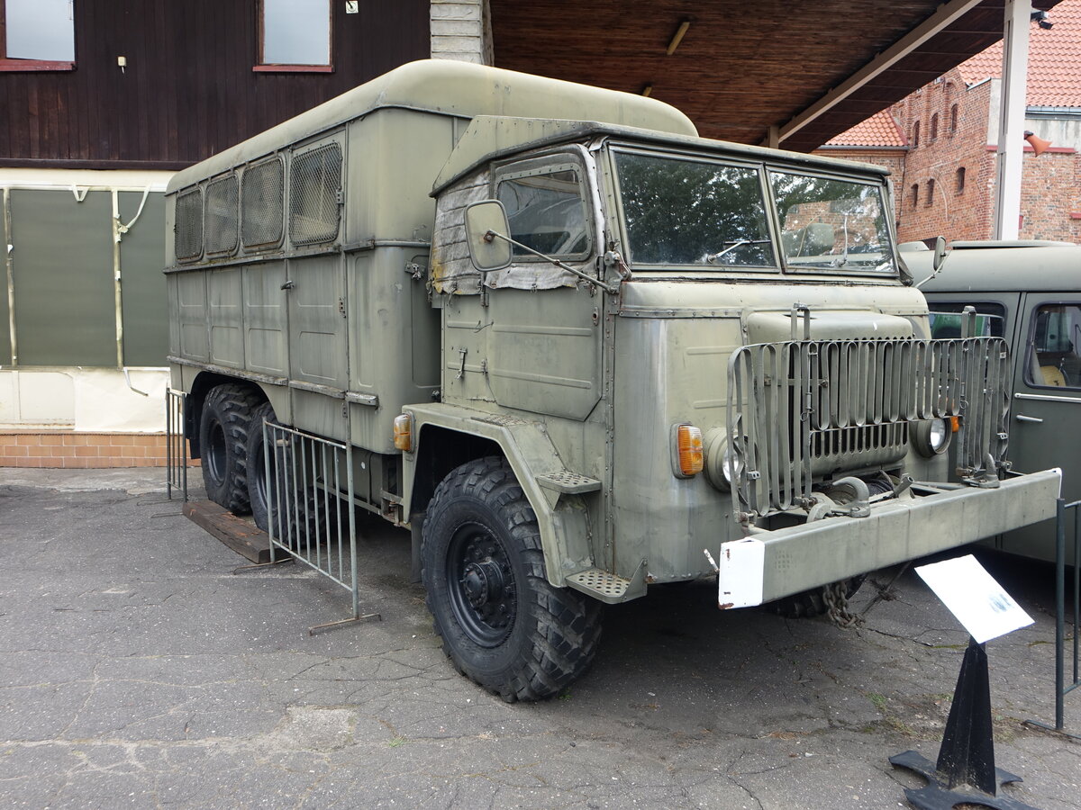 Star 660 AS Stabbus, gebaut von 1965 bis 1983, Kabine Typ 117 A mit Funkstelle und Kartentisch, Museum Oreza Polskiego w Kołobrzegu Kolobrzeg / Kolberg (01.08.2021)