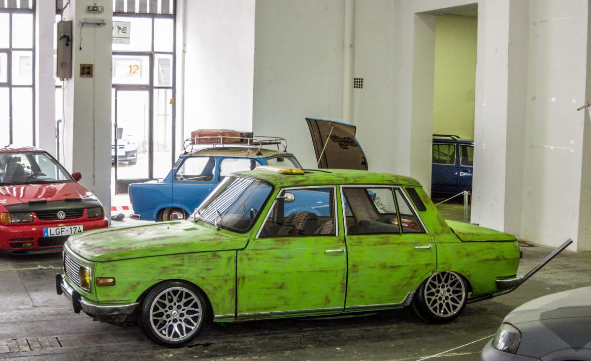 Stark getunter Wartburg W353, gesehen auf dem Auto motor und Tuning Show, März 2014. Ein Werk von Fullkontakt Garage.