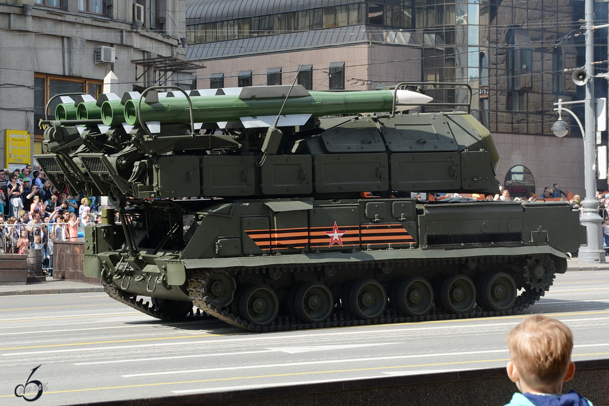 Start der Generalprobe am 7.5.2016 für die Parade zum 71. Jahrestag des Siegs über Nazi-Deutschland im Zweiten Weltkrieg in Moskau. 

Im Bild das allwetterfähige Mittelstrecken-Boden-Luft-Raketensystem 9K40 BUK-M2 / SA-17 Grizzly.
