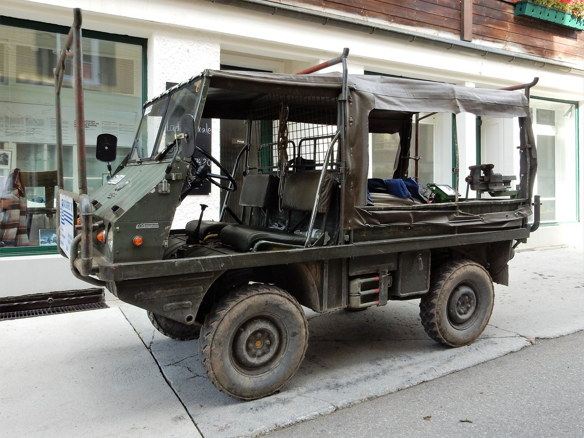 Steyr Puch Haflinger Typ 700 AP. Ehemaliges Militärfahrzeug der Schweizer Armee von 1967 bis 1994, jetzt in Privatbesitz. Er wurde von 1959 bis 1974 von Steyr-Daimler-Puch AG in Österreich produziert. Aufgenommen am 26. Oktober 2017 in Mürren, Kanton Bern, Schweiz
