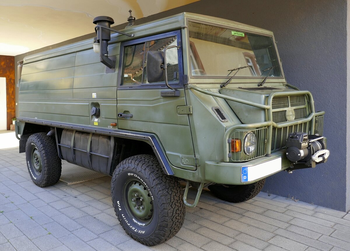 Steyr-Puch  Pinzgauer , geländegängiges Militärfahrzeug aus Österreich, Bauzeit 1971-2007, Nachfolger des  Haflinger , von verschiedenen Armeen weltweit eingesetzt, Juli 2022