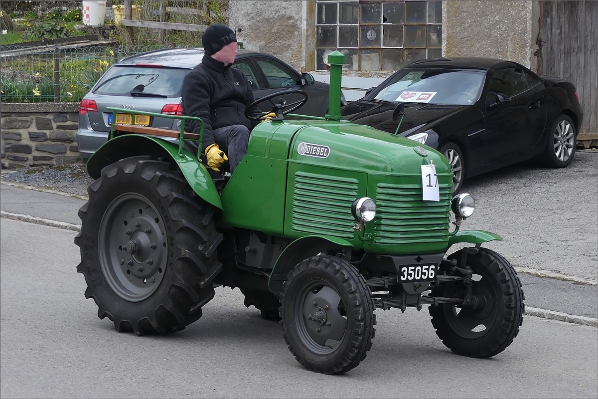 Steyr Traktor, war als Teilnehmer beim Umzug zum „Baurefest  in Brachtenbach mit dabei. 14.04.2019