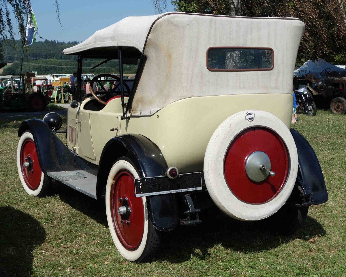 Studebaker Light Six, Bj. 1922, 40 PS, sucht einen neuen Besitzer. Ausgestellt beim Deutz-Club Allmus im August 2015
