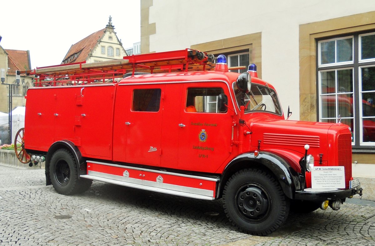 Stuttgart, Freiwillige Feuerwehr Ludwigsburg LF 16-1. Daimler-Benz Baujahr 1957 - 29.06.2013