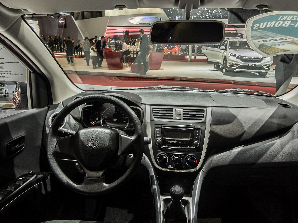 Suzuki Celerio, sitzprobe auf dem genfer Autosalon 2015