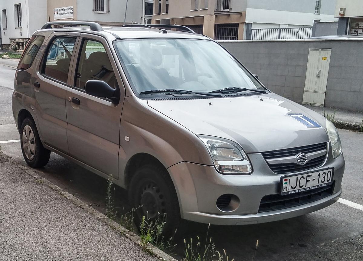 Suzuki Ignis, gesehen in August, 2019, in Pécs (Hu).