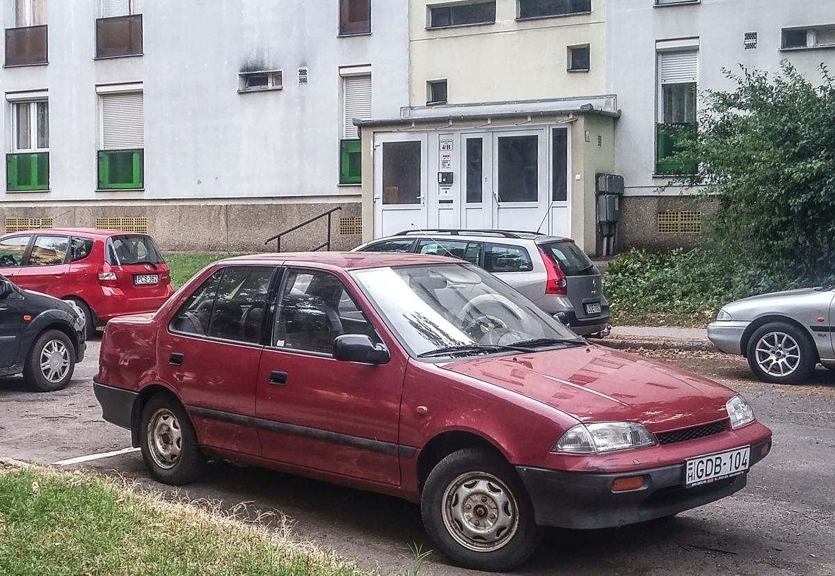 Suzuki Swift II Sedan, fotografiert in Pécs (HU), August, 2019.