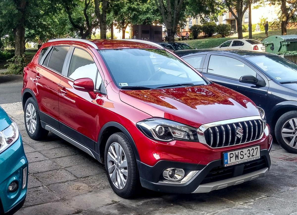 Suzuki SX4 S-Cross, fotografiert in August, 2019, Pécs (Ungarn).