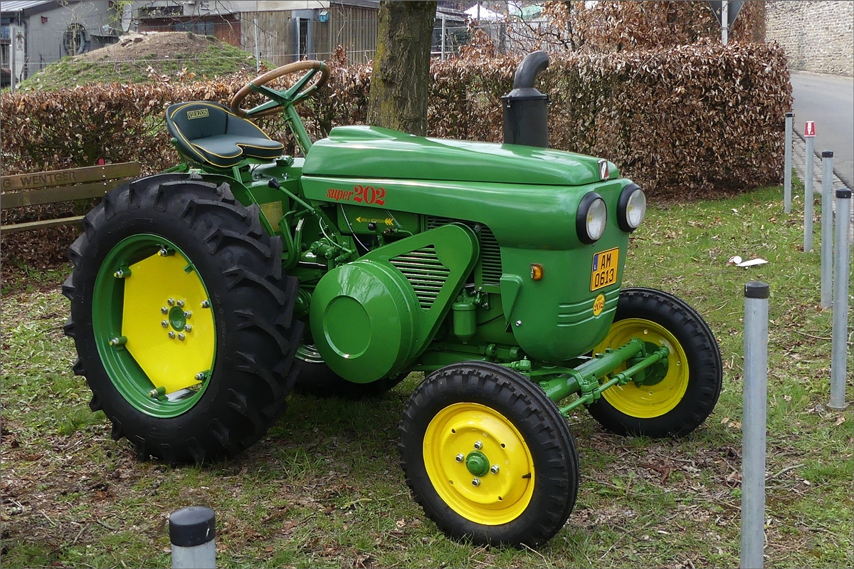 SVF Vierson Traktor war am Strassenrand abgestellt, beim „Baurefest  in Brachtenbach.  14.04.2019 