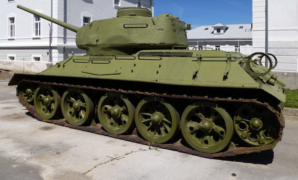 T-34, sowjetischer Kampfpanzer, steht im Freigelände des Militärmuseums in Pivka, Juni 2016
