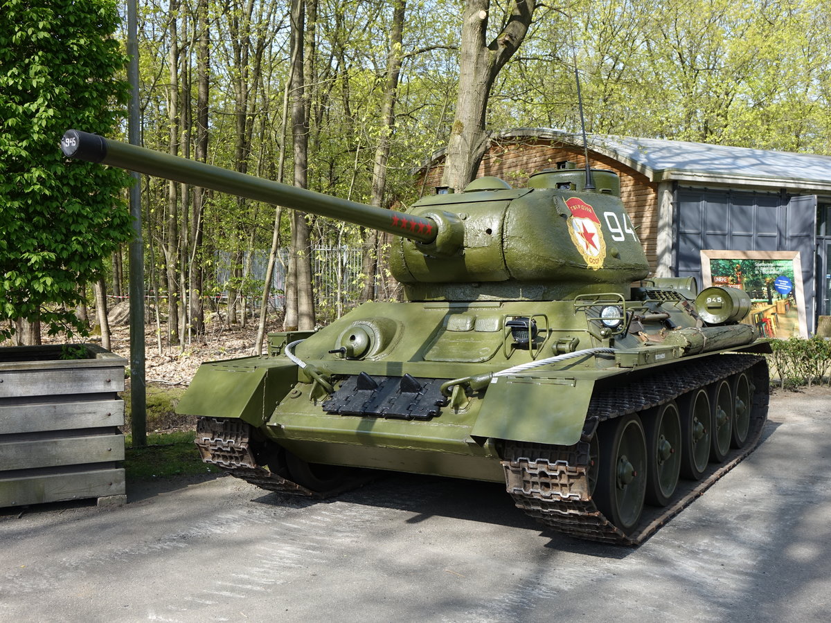 T34/85 in einem Militärmuseum in Best, Holland (05.05.2016)