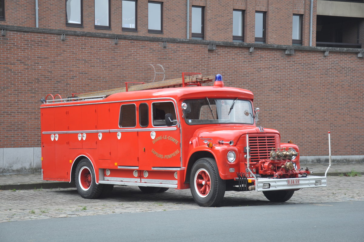 Tanklöschfahrzeug International Loadstar 1800 Aufbau Wasterlain der Feuerwehr Braine-le-Comte, aufgenommen 21.07.2014 am Luchtmachtlaan Etterbeek