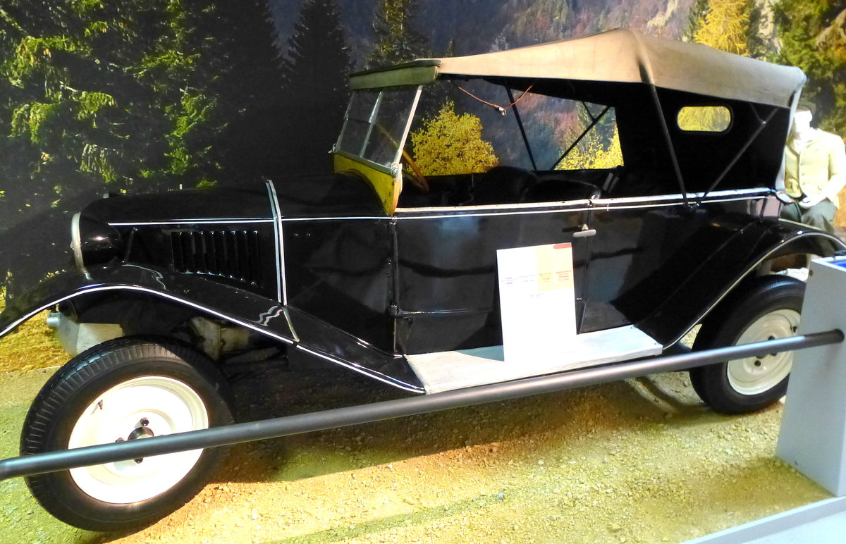 Tatra 12, Baujahr 1926, luftgekühlter 2-Zyl.Boxermotor mit 1056ccm und 14PS, Vmax.70Km/h, Technikmuseum Bistra/Slowenien, Juni 2016