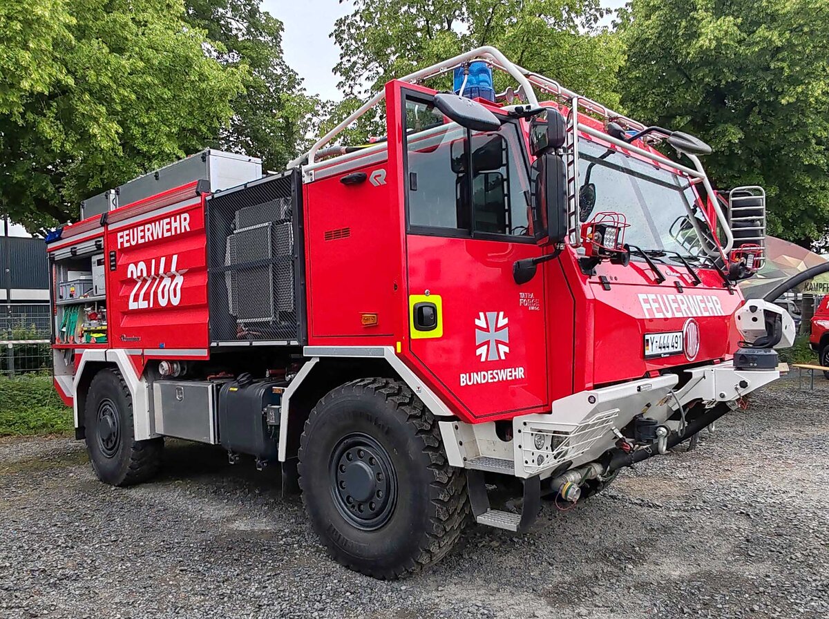 =Tatra 815-7 als Feuerl�schfahrzeug der Bundeswehr, ausgestellt beim Hessentag in Fulda, 06-2026