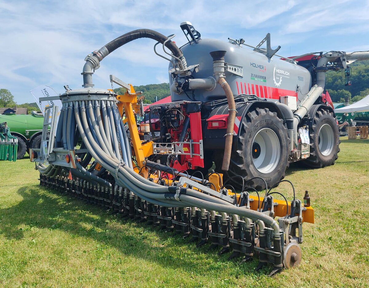 =Terra Variant 435 G�lletrac, gesehen beim Firmengeburtstag:  66 Jahre Lohnunternehmen HERRLICH  aus Langenbieber, 06-2026