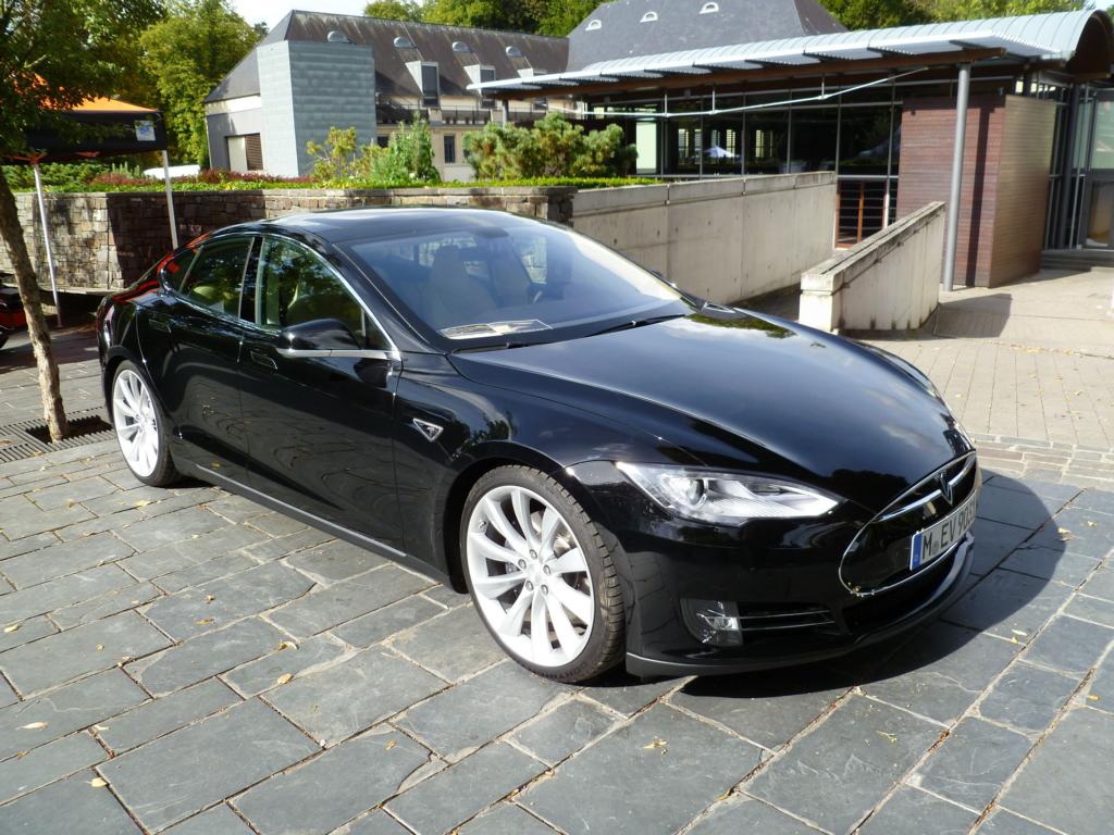 Tesla Model S am 01.09.2013 in Mondorf (Lux.)