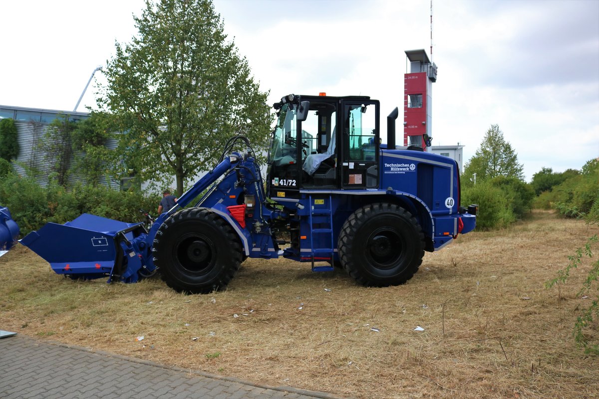 THW Ortsverband Bad Homburg CAT Radlader am 05.08.18 beim Tag der Offenen Tür der Feuerwehr Hofheim am Taunus zur 150 Jahre Feier