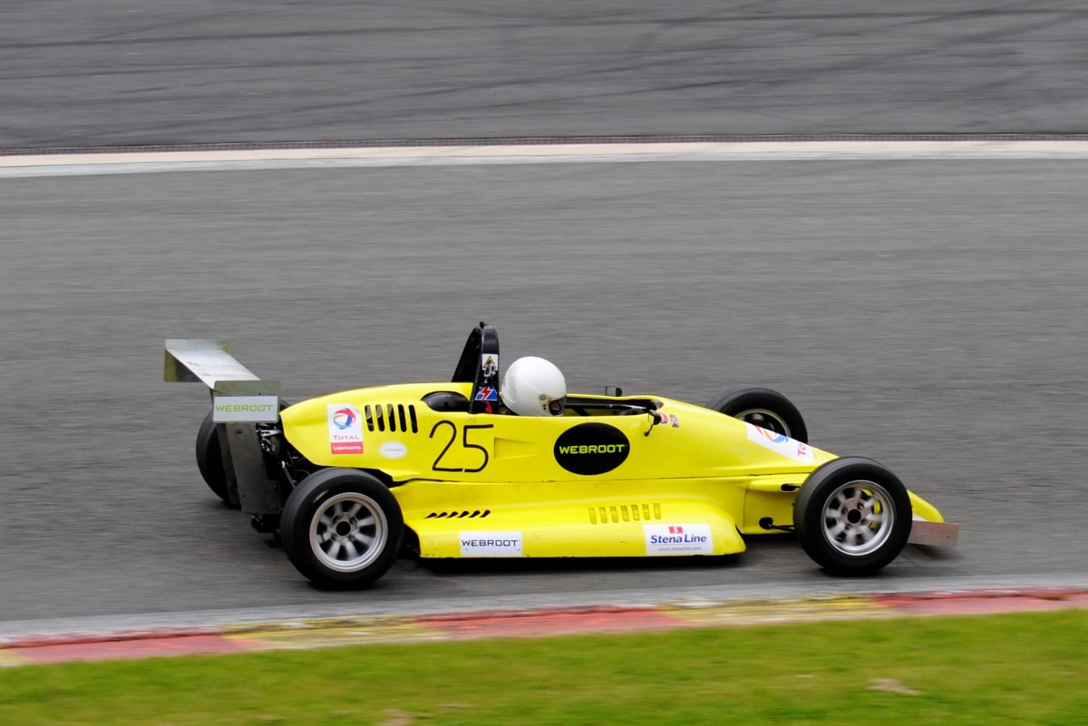 TOBIN/Webroot auf LEASTONE F5 [Suzuki], Mitzieher beim Rennen des Monoposto Racing Club & Ford Kent,Spa Summer Classic 15.6.2013.