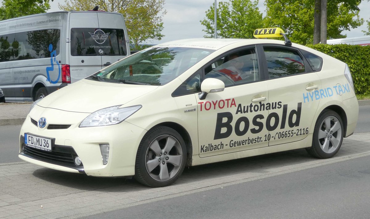 =Toyota als Taxi unterwegs in Fulda im Mai 2019