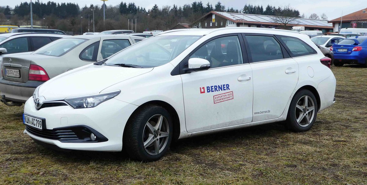 =Toyota Auris der Firma "BERNER" steht im Februar 2017 bei