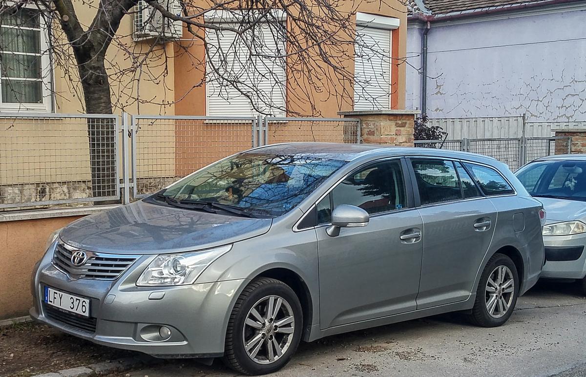 Toyota Avensis, fotografiert in Januar, 2020.