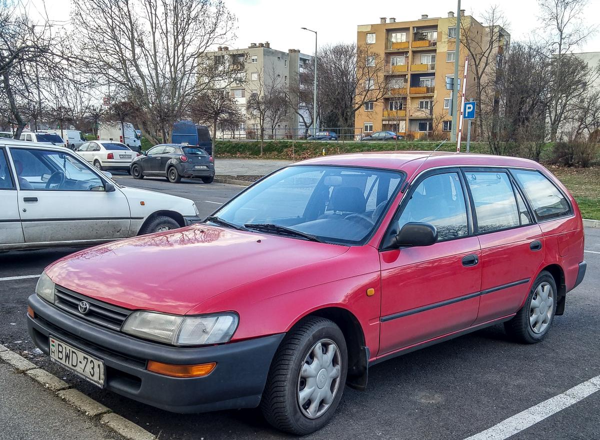 Toyota Corolla E100 Wagon. Foto: Januar, 2020 in Pécs, Ungarn.