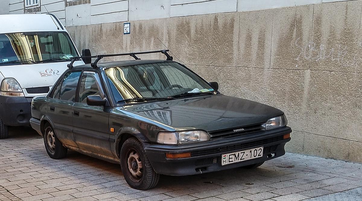 Toyota Corolla E90. Foto: Pecs (HU), 07.2019.