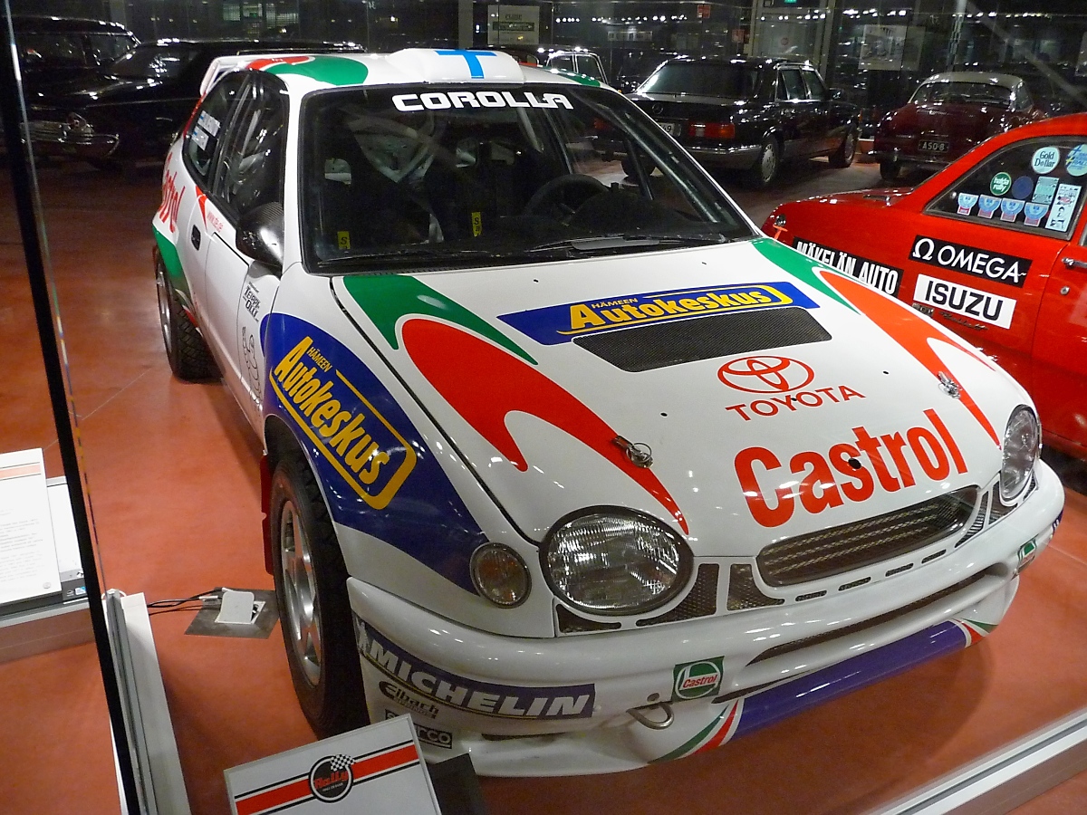 Toyota Corolla WRC

Baujahr 1999, 4 Zylinder, 1998 ccm, 300 PS

Die PKW-Sammlung ist in einem zweiten Gebäude untergebracht, dass sich auf dem Gelände der lokalen Straßenmeisterei befindet. Da dort kein Museumspersonal ist, sind alle Modelle hinter Glas. 

Mobilia Automuseo, Kangasala, Finnland, 14.4.2013