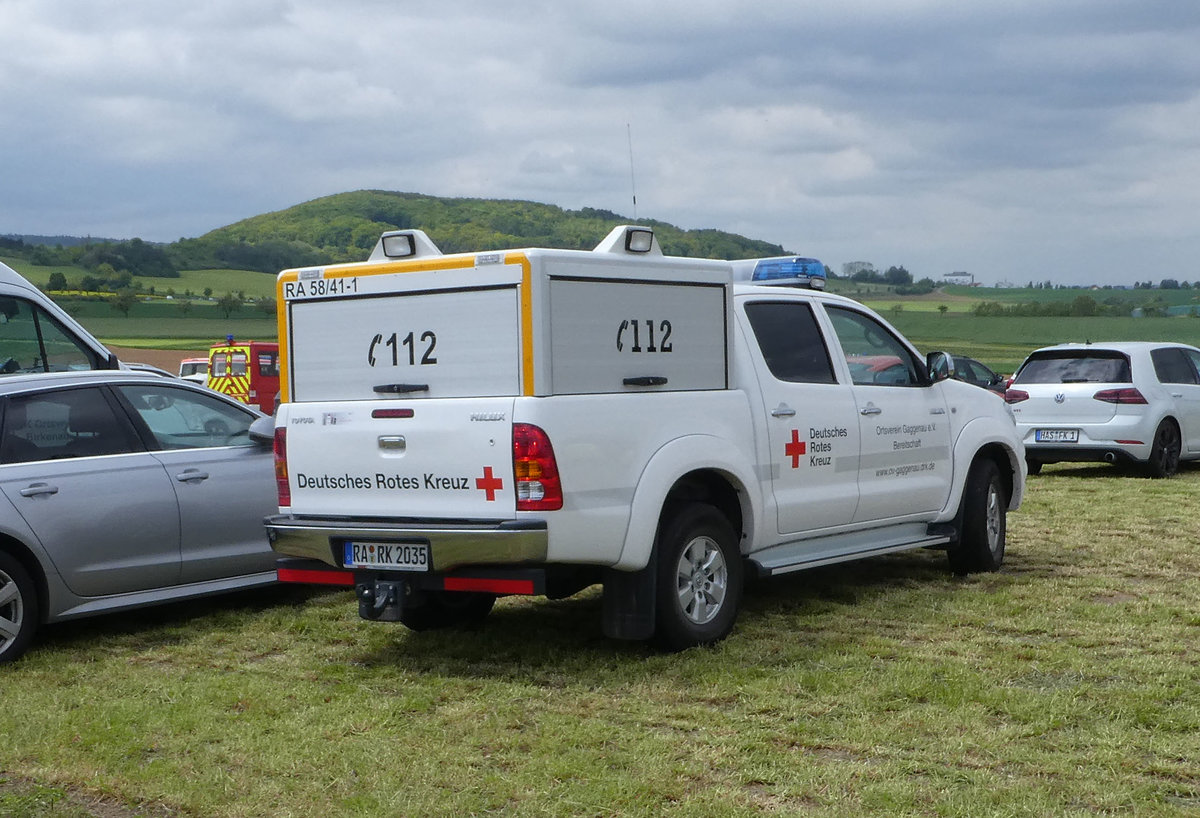 =Toyota Hilux vom DRK OV GAGGENAU, steht auf dem Besucherparkplatz der Rettmobil 2019 in Fulda, 05-2019