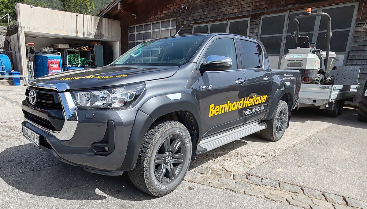 =Toyota Hilux der Firma HEITAUER aus Bischofswiesen, 08-2026