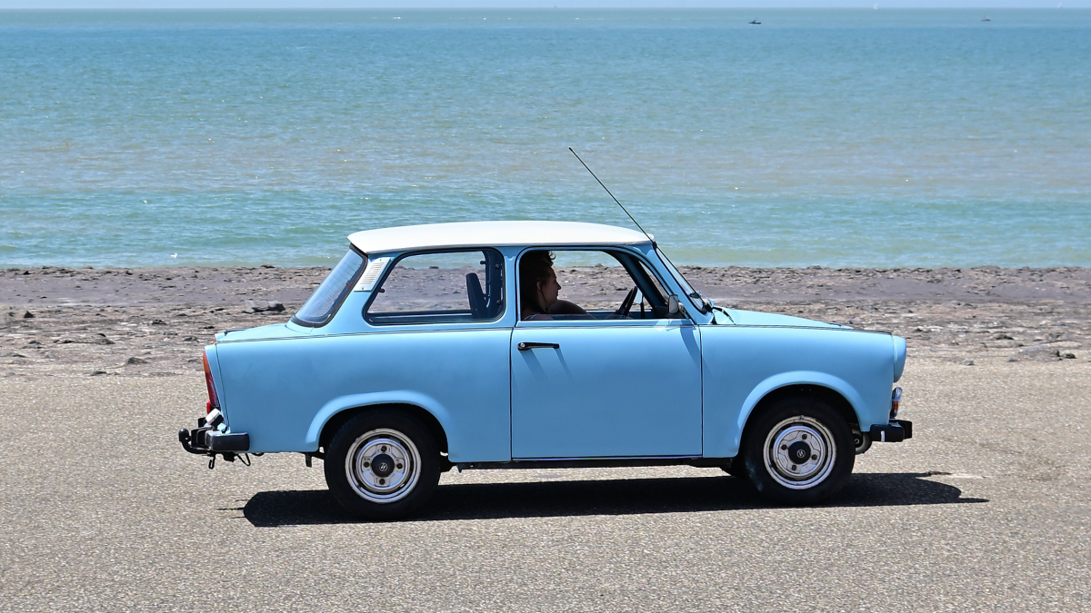 Trabant 601 , auf dem Damm in  Westkapelle, Walcheren, Zeeland, NL, im Urlaub gesehen. 24. Wasschappelse Oldtimerrit am Samstag, den 20. Juni 2026